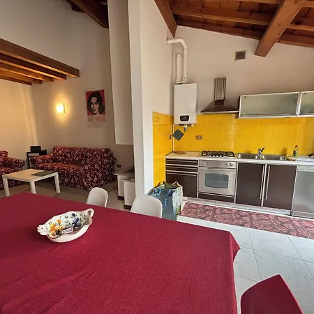 アパート Veronetta 52 *