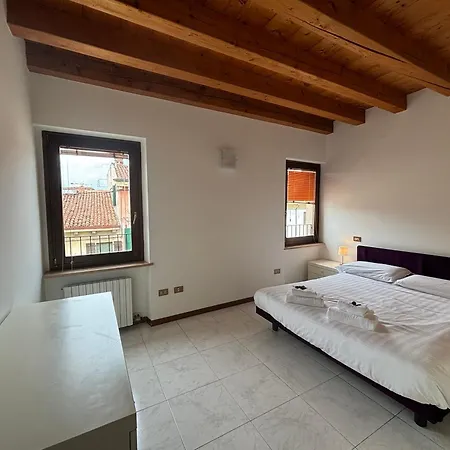 Veronetta 52 דירה *